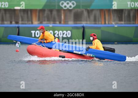 Tokyo, Japan. 07th Aug, 2021. Lifeguards transport Isaquias QUEIROZ dos SANTOS (BRA) boat, feature, symbol photo, border motif, winner, winner, Olympic champion, 1st place, gold medal, gold medalist, Olympic champion, gold medalist canoe sprint, canoe sprint MC1, men`s canoe single 1000m, Canadier Eine Maenner, Sea Forest Waterway, on 08/07/2021. Olympic Summer Games 2020, from 23.07. - 08.08.2021 in Tokyo/Japan. Â Credit: dpa/Alamy Live News Stock Photo